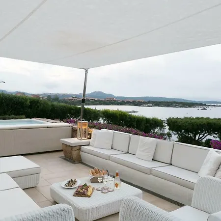 Penthouse, Sulla Spiaggia, Idromassaggio, Moderna, Full Optional, Wi-fi * Marinella (Sardinia)